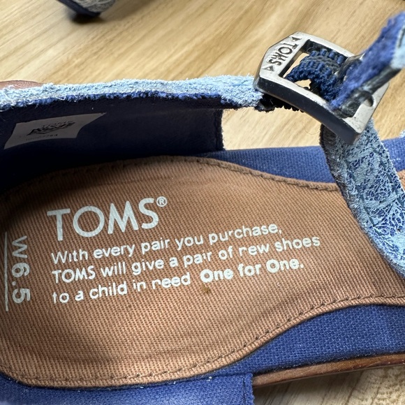 TOMS Jutti T-Strap Blue Tiles Suede Print Pointed Toe Flats Dorsay Size 6.5 - Picture 4 of 10